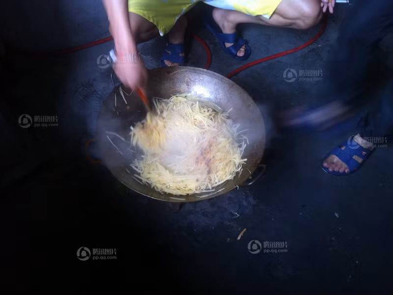 Tự nấu ăn, thực đơn mỗi bữa hai món, trưa khoai tây - cải thảo xào, tối cải thảo - khoai tây xào