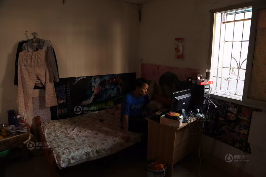 Tương lai của những người bán thận như Tiến còn bấp bênh hơn trước khi bán thận, sức khỏe giảm sút, mất cơ hội tìm kiếm việc làm