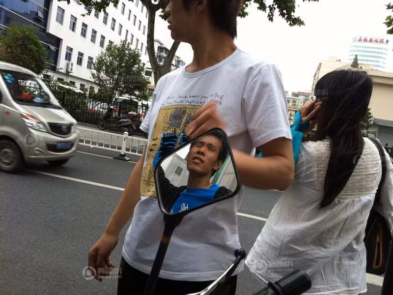 Một số thanh niên 9x tranh thủ dạo phố, nhìn bề ngoài không ai nghĩ rằng họ cần tiền bán thận