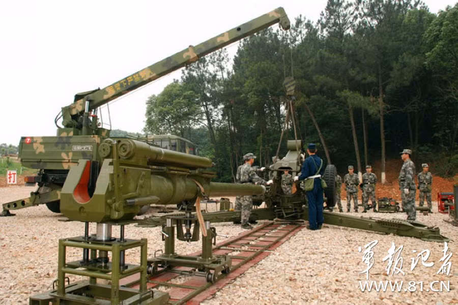 Cơ động và tháo lắp khí tài quân sự