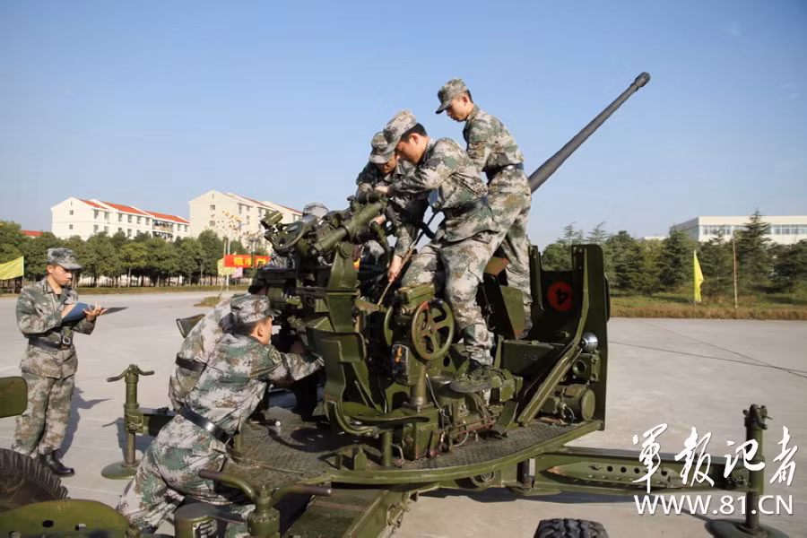 Khẩu đội pháo tác nghiệp