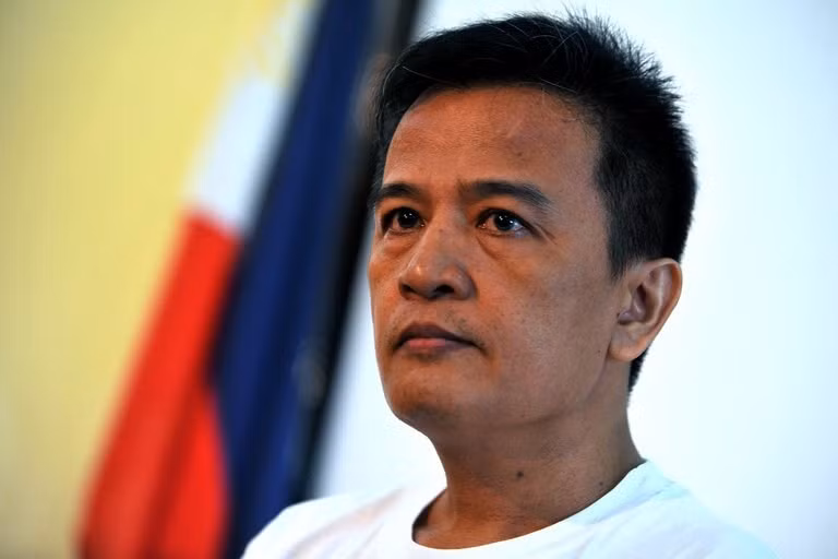 Ra bãi cạn Scarborough là quyền của công dân Philippines, ông Aquino tôn trọng, nhưng điều đó không có lợi cho chính phủ Philippines đang nỗ lực đàm phán với Trung Quốc. Chỉ bằng một cuộc điện thoại, ông Aquino đã kiểm soát được tình hình