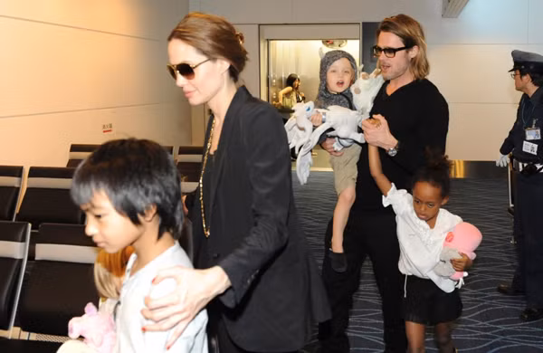 Nhà Jolie - Pitt đã lên máy bay ra Côn Đảo ảnh 1 Nhà Jolie - Pitt đã lên máy bay ra Côn Đảo ảnh 1