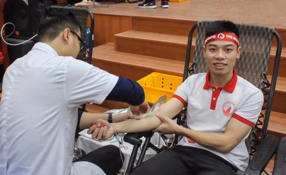 Chàng sinh viên trẻ Vũ Quang Sơn luôn hết mình cho phong trào hiến máu nhân đạo cứu người (Ảnh: Mỹ Huyền)