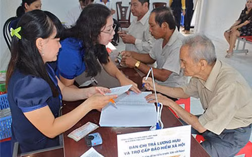 Dự thảo tăng tuổi hưu nữ lên 60, nam 62 (Ảnh minh họa: vov.vn).