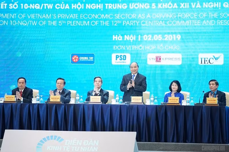 Thủ tướng dự phiên toàn thể diễn đàn kinh tế tư nhân.