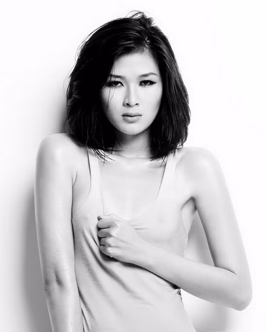Diễn viên, người mẫu Mạc Anh Thư là người yêu mới của diễn viên Huy Khánh. Trong bài phỏng vấn gần đây, Huy Khánh bật mí: 'Tôi và Mạc Anh Thư yêu nhau cả năm nay và tôi không hề giấu diếm điều ấy. Tôi muốn nói chúng tôi yêu nhau rất thành thật, nhưng chuyện đám cưới hay con cái là chuyện riêng..." (Theo Xzone)