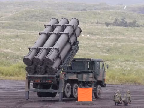 Tên lửa chống hạm Type 88 Nhật Bản bố trí ở eo biển Miyako - Okinawa, tuyến hàng hải chiến hạm máy bay Trung Quốc thường xuyên qua lại ra Thái Bình Dương tập trận. Tên lửa chống hạm Type 88 Nhật Bản bố trí ở eo biển Miyako - Okinawa, tuyến hàng hải chiến hạm máy bay Trung Quốc thường xuyên qua lại ra Thái Bình Dương tập trận.