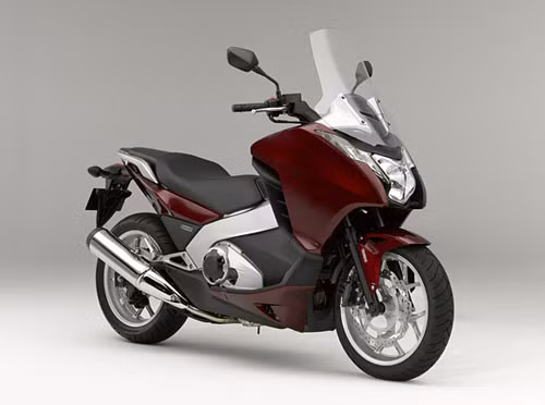 Honda Integra 2012 có thiết kế lấy cảm hứng từ chiếc xe hơi Integra của hãng này, trang bị động cơ V-Twin dung tích 670cc , làm mát bằng chất lỏng cho công suất 51,8 mã lực. Về kiểu dáng, chiếc xe tay ga mới của Honda là sự hòa trộn tinh tế của những dòng scooter thông thường với các dòng naked bike và những chiếc touring phân khối lớn. Honda Integra 2012 có giá bán từ 10.000 Euro, cho mức tiêu thụ nhiên liệu là 27 km/ lít.