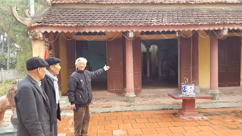 Nhiều cụ cao niên tại thôn 8, xã Quảng Hải cho rằng: qua bao nhiêu thế hệ chỉ có Nghè Yên Nam thờ phụng Đông Hải Đại Vương, Đông Giang Đại Vương và Thành Hoàng làng là những người có công khai phá, xây dựng lên một vùng miền rộng lớn trong đó có Yên Nam. Ảnh Duy Phong