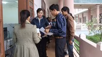 Các Hội đồng thi ở Quảng Ngãi vẫn đang xử lý kỷ luật các cá nhân, tổ chức để xảy ra sai phạm trong kỳ thi tuyển giáo viên. Ảnh: AP