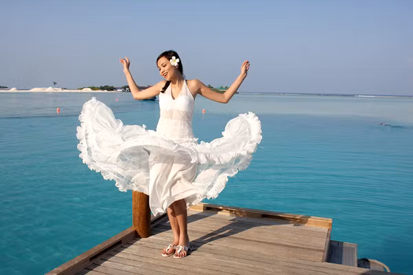 Quần đảo Maldives với thiên nhiên tuyệt đẹp đã khiến Diễm Hương mê mẩn. Ngày nào cô cũng dành thời gian đi dạo, hít thở không khí trong lành và ngắm biển xanh mênh mông.