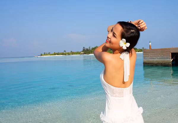 Vào những ngày cuối tháng 6 vừa qua, Diễm Hương đã tự thưởng cho mình một chuyến du lịch đến quần đảo Maldives, địa điểm mà cô luôn ao ước được đặt chân đến. Người đẹp cho biết, sau thời gian dài miệt mài với công việc xã hội, từ thiện và tham gia các hoạt động về môi trường, cô muốn có thời gian nghỉ ngơi yên bình bên những người thân.