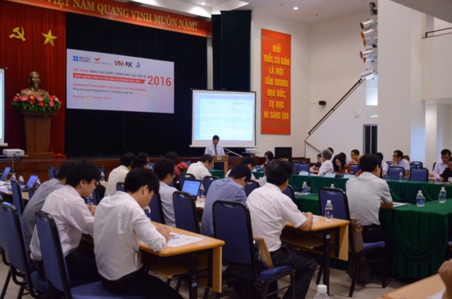 Các đại biểu tham gia hội thảo về thực trạng đào tạo Tiến sĩ tại Đà Nẵng. (Ảnh: TTN)