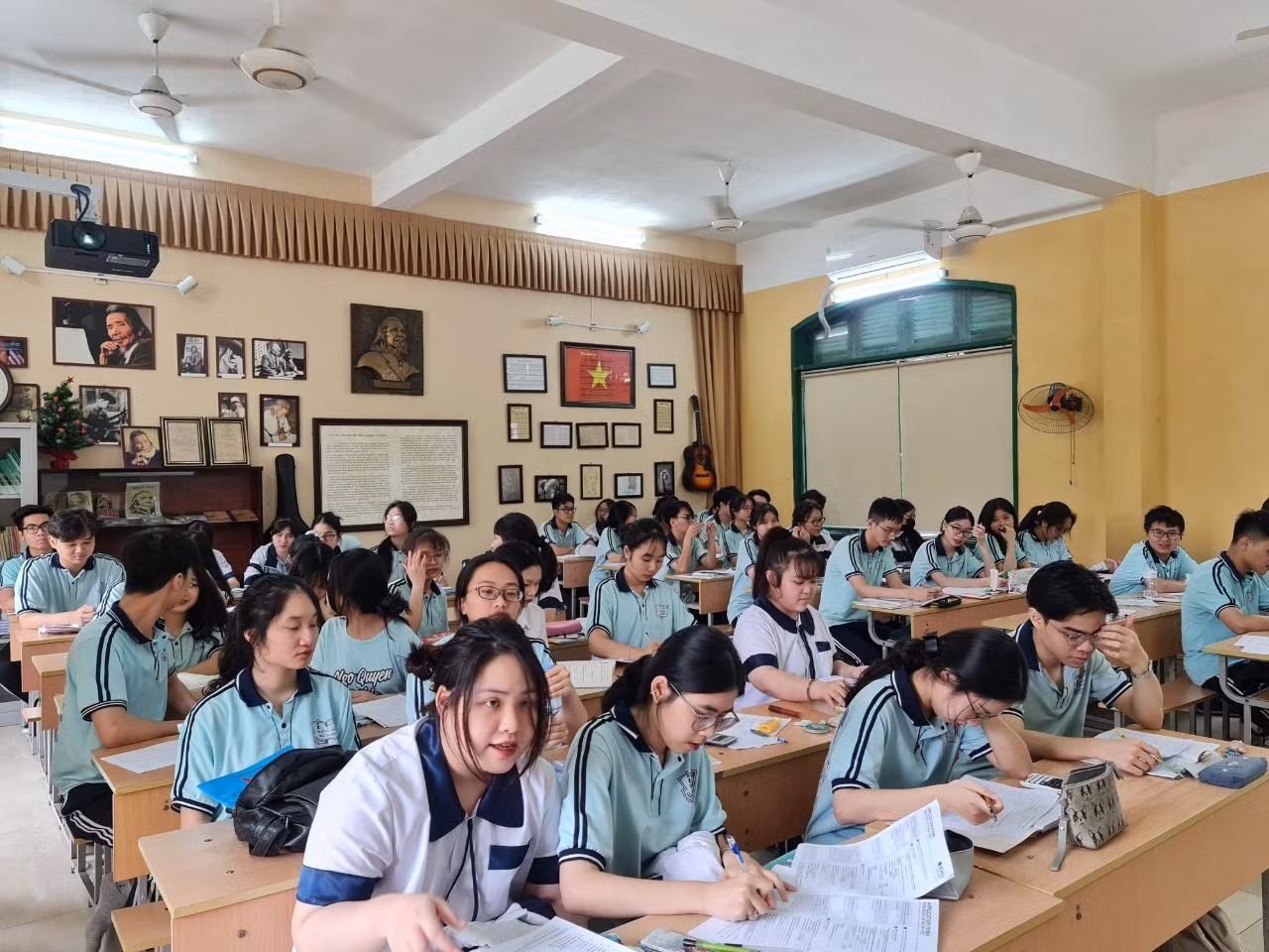 Trường Trung học phổ thông Ngô Quyền hiện chưa có giáo viên dạy Âm nhạc và Mỹ thuật (Ảnh: Lã Tiến) Trường Trung học phổ thông Ngô Quyền hiện chưa có giáo viên dạy Âm nhạc và Mỹ thuật (Ảnh: Lã Tiến)