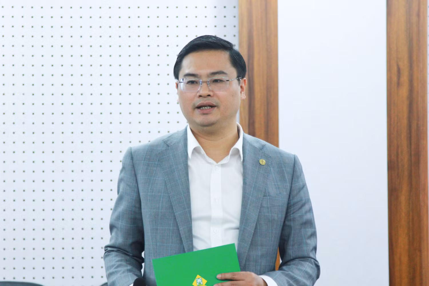hoi-dong-truong-dai-hoc-su-pham-ky-thuat-hung-yen (2).jpg