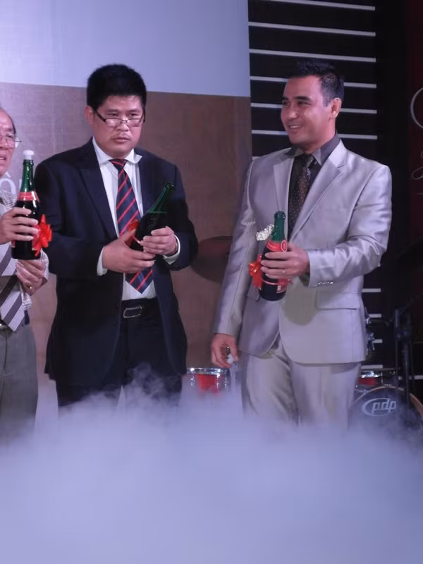 Hai "chủ xị" của nhà hàng: Phước Sang và Quyền Linh.