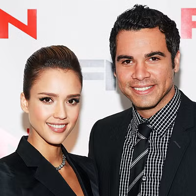 "Thiên thần bóng tối" Jessica Alba và nhà sản xuất của Hollywood, Cash Warren đã có với nhau hai bé gái xinh đẹp và đáng yêu. "Thiên thần bóng tối" Jessica Alba và nhà sản xuất của Hollywood, Cash Warren đã có với nhau hai bé gái xinh đẹp và đáng yêu.