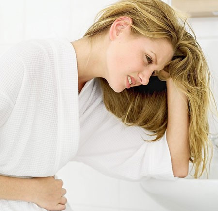 Rối loạn tiêu hoá: Tiêu chảy, nôn mửa và táo bón đôi lúc cũng là biểu hiện của dị ứng thức ăn, nhất là với những sản phẩm làm từ bơ sữa. Tuy nhiên có thể chúng cũng là những dấu hiệu của tình trạng cơ thể không chịu được thức ăn. Không chịu được chất lactose và gluten là hai tình trạng không thích nghi khá phổ biến gây ra những triệu chứng này. Xem thêm:Điểm danh 12 loại rau, quả dễ nhiễm thuốc trừ sâu hàng đầu 2012