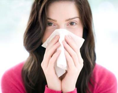 Bạn cũng nên tính tới khả năng dị ứng thức ăn là một nguyên nhân của chứng sung mãn kinh niên nếu các triệu chứng dị ứng không cải thiện chút nào khi thay đổi thời tiết hoặc chuyển vị trí cư trú. Xem thêm:Điểm danh 12 loại rau, quả dễ nhiễm thuốc trừ sâu hàng đầu 2012