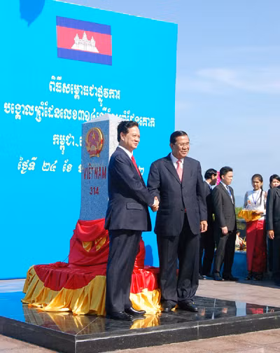 Thủ tướng Chính phủ nước CHXHCN Việt Nam, Nguyễn Tấn Dũng và Thủ tướng Chính phủ Vương quốc Campuchia, Xăm đéc Hun-xen tại Lễ khánh thành cột mốc 314