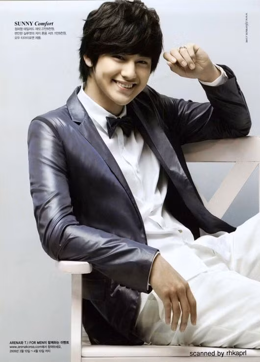 Chiếc nơ cài cổ cũng thường xuất hiện trong phong cách của Kim Bum.(Ảnh:CNN) Xem thêm:Mỹ nam Lee Min Ho: hotboy từ thủa trong nôi