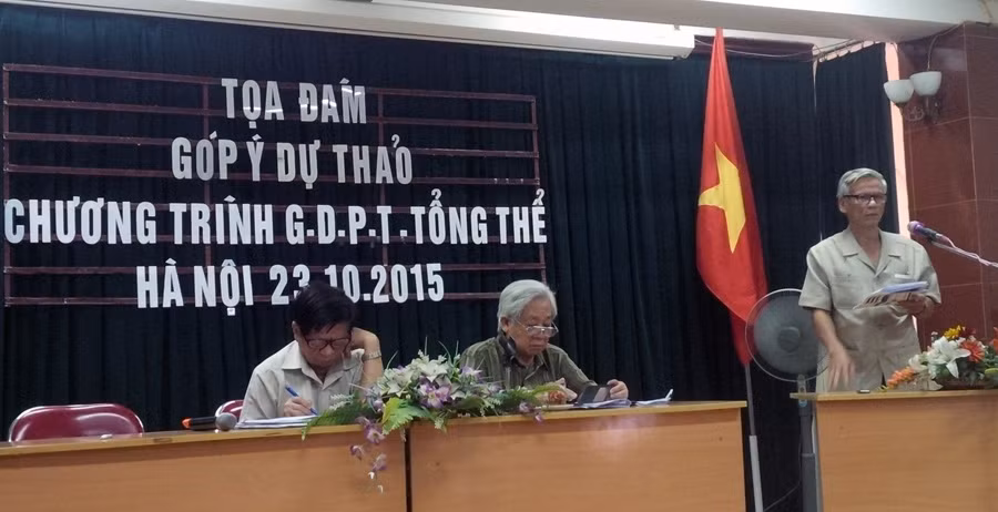 Các đại biểu trao đổi, góp ý tại buổi tọa đàm sáng nay. Ảnh Phương Thảo