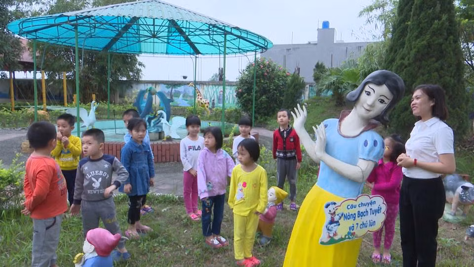 Cô giáo mầm non Vũ Thị Duyên luôn tự nhủ phải học các phẩm chất của Bác để truyền đạt cho các cháu (Ảnh: CTV)