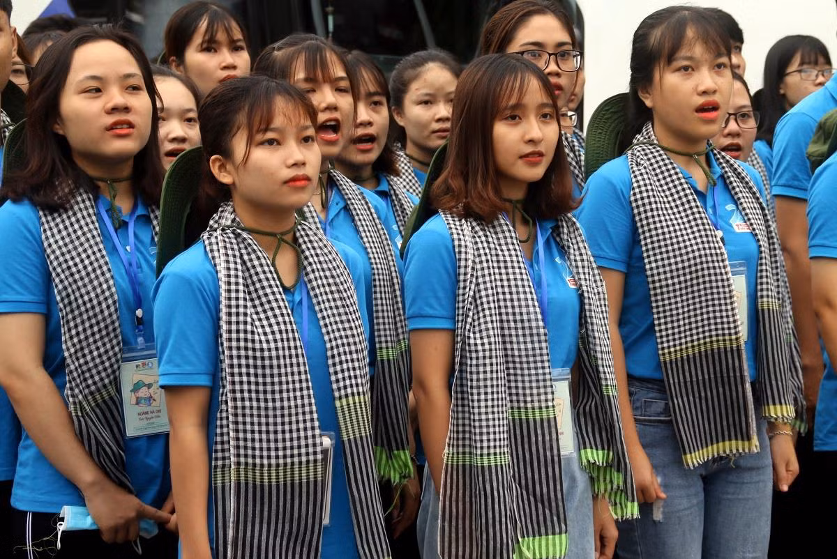 Sinh viên Đại học Đà Nẵng tham gia chiến dịch tình nguyện hè 2019. Ảnh: AN