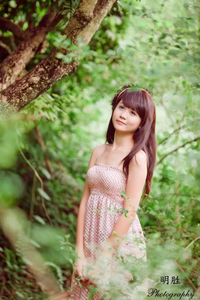 Xem thêm: "Thiên sứ 9X": Đẹp xinh như Lục Y Bình trong "Tân dòng sông ly biệt" Xem thêm: "Thiên sứ 9X": Đẹp xinh như Lục Y Bình trong "Tân dòng sông ly biệt"