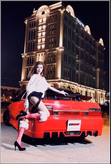 Sở hữu thân hình hoàn hảo và một phong cách sexy, người đẹp luôn là tâm điểm chú ý của các nhiếp ảnh gia chuyên nghiệp