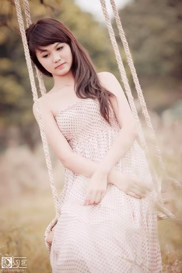 Một chút man mác buồn như đang thả hồn phiêu du cùng gió. Xem thêm: "Thiên sứ 9X": Đẹp xinh như Lục Y Bình trong "Tân dòng sông ly biệt" Một chút man mác buồn như đang thả hồn phiêu du cùng gió. Xem thêm: "Thiên sứ 9X": Đẹp xinh như Lục Y Bình trong "Tân dòng sông ly biệt"