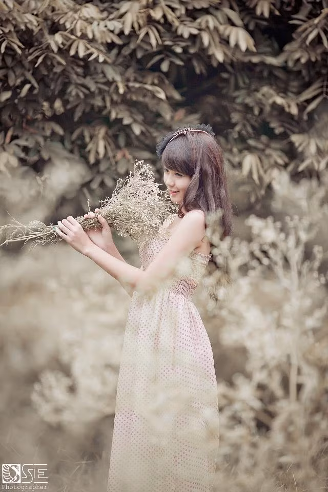 Xem thêm: "Thiên sứ 9X": Đẹp xinh như Lục Y Bình trong "Tân dòng sông ly biệt" Xem thêm: "Thiên sứ 9X": Đẹp xinh như Lục Y Bình trong "Tân dòng sông ly biệt"