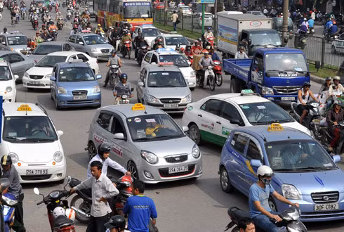 Thủ tục hành chính rườm rà cũng gây khó cho các doanh nghiệp taxi khi muốn thay đổi bảng giá cước (Ảnh minh họa)