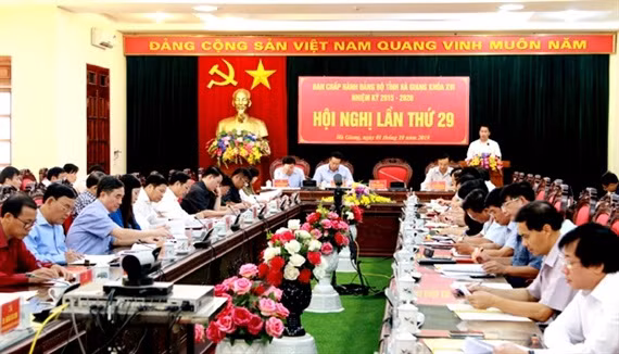 Danh sách cán bộ đảng viên có con được nâng điểm, bị kỷ luật tại Hà Giang