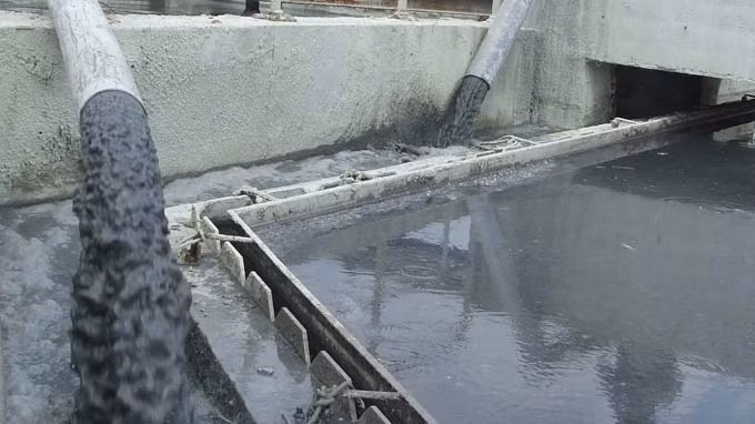 Hệ thống xử lý nước thải của công ty Hào Dương chủ yếu có nhiệm vụ "tạm chứa" để chờ cơ hội công ty bơm thẳng ra môi trường Hệ thống xử lý nước thải của công ty Hào Dương chủ yếu có nhiệm vụ "tạm chứa" để chờ cơ hội công ty bơm thẳng ra môi trường