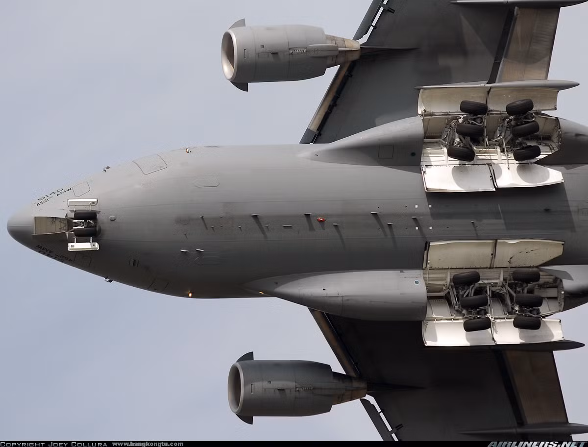 Máy bay vận tải chiến lược C-17 của Mỹ. Máy bay vận tải chiến lược C-17 của Mỹ.
