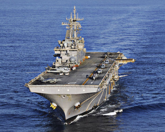 Tàu tấn công đổ bộ USS Essex của Hải quân Mỹ.