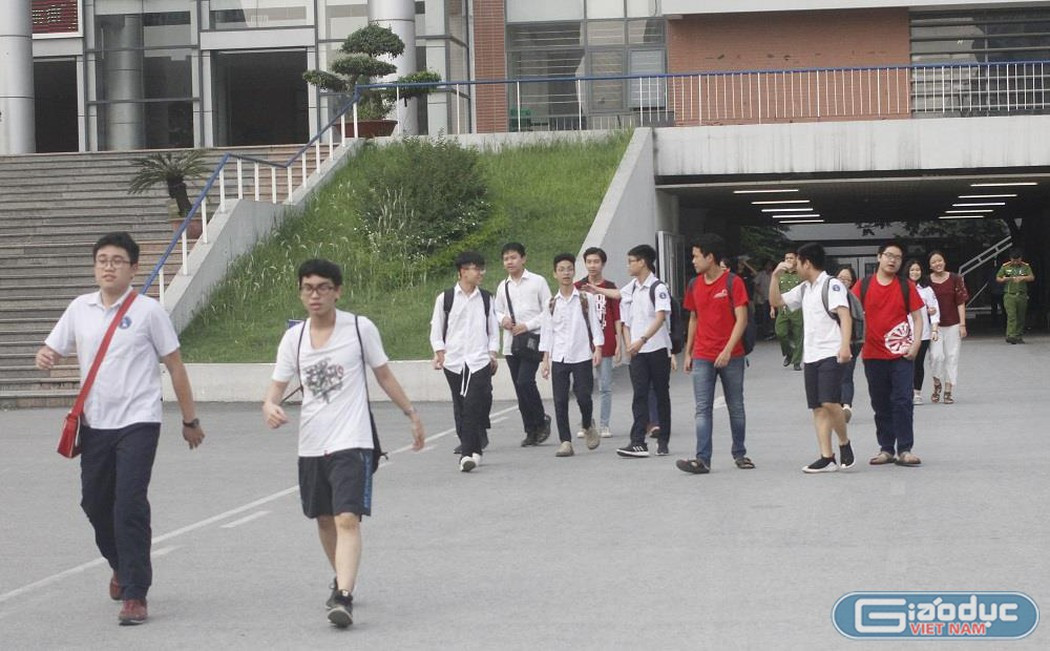 Học sinh phải học ít nhất 9 môn trực tuyến để thi vào lớp 10 tại Hà Nội (Ảnh:Trinh Phúc)