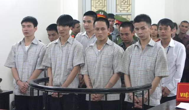 Các bị cáo trước vành móng ngựa Các bị cáo trước vành móng ngựa