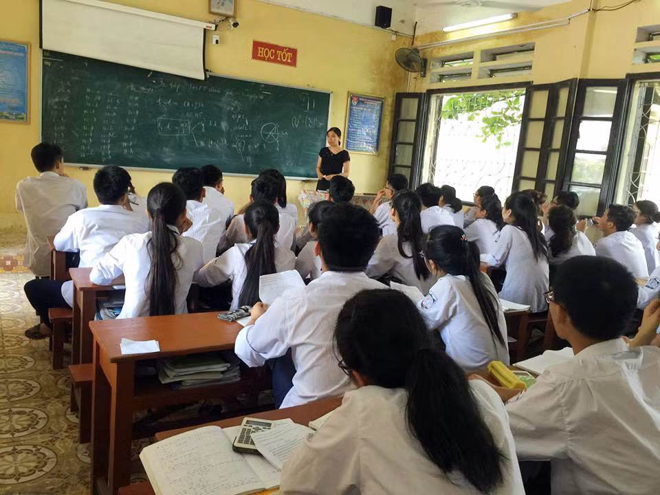 Các thí sinh ôn thi tại Trường Trung học phổ thông Kiến An