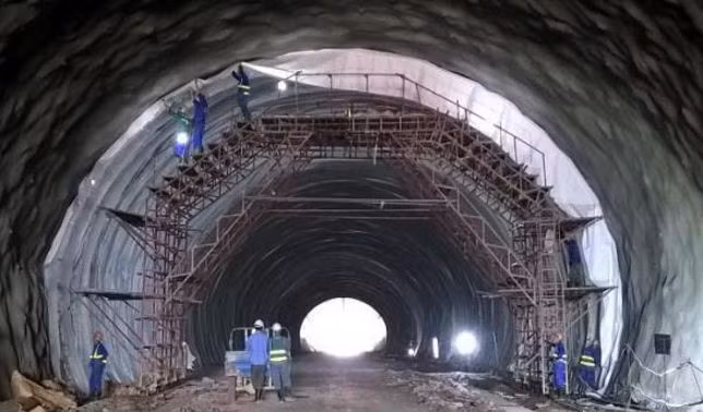 Khu vực gói thầu A4 thuộc Dự án đường cao tốc Đà Nẵng - Quảng Ngãi, nếu những hành vi gian dối được thực hiện với những công đoạn đòi hỏi kỹ thuật cao như thế này thì sẽ là mầm mống gây hậu hoạ cho tương lai của đất nước. Ảnh: cienco4.vn Khu vực gói thầu A4 thuộc Dự án đường cao tốc Đà Nẵng - Quảng Ngãi, nếu những hành vi gian dối được thực hiện với những công đoạn đòi hỏi kỹ thuật cao như thế này thì sẽ là mầm mống gây hậu hoạ cho tương lai của đất nước. Ảnh: cienco4.vn