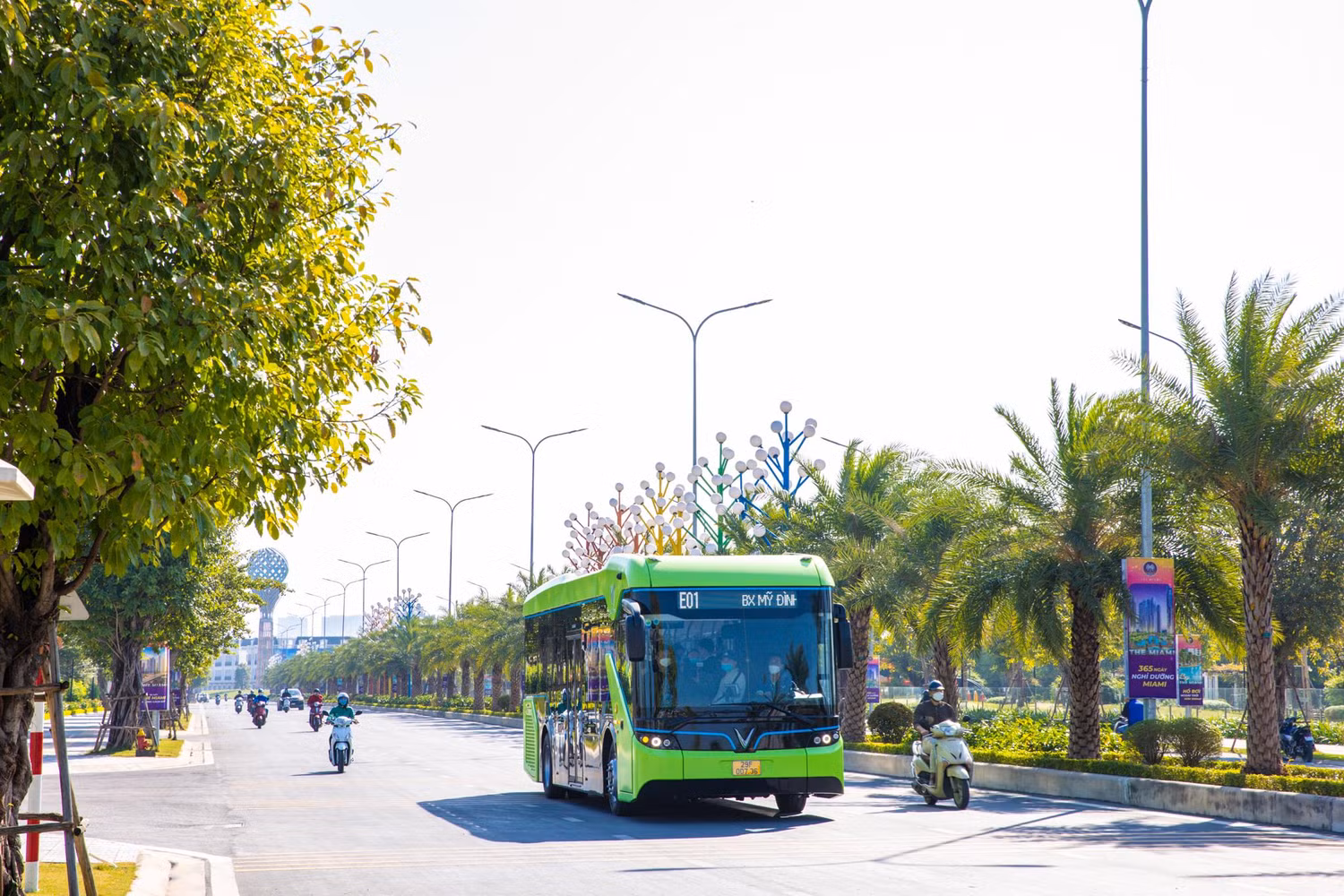 Xe buýt điện VinBus đã chính thức kết nối với hệ thống vận tải hành khách công cộng Hà Nội. Xe buýt điện VinBus đã chính thức kết nối với hệ thống vận tải hành khách công cộng Hà Nội.