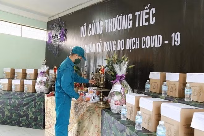 Ngày 19/11 tới, Ủy ban Trung ương Mặt trận Tổ quốc Việt Nam phối hợp Thành ủy thành phố Hồ Chí Minh sẽ tổ chức Lễ tưởng niệm đồng bào tử vong, cán bộ, chiến sĩ hy sinh trong dịch Covid-19. (Ảnh: Hanoimoi.com.vn) Ngày 19/11 tới, Ủy ban Trung ương Mặt trận Tổ quốc Việt Nam phối hợp Thành ủy thành phố Hồ Chí Minh sẽ tổ chức Lễ tưởng niệm đồng bào tử vong, cán bộ, chiến sĩ hy sinh trong dịch Covid-19. (Ảnh: Hanoimoi.com.vn)