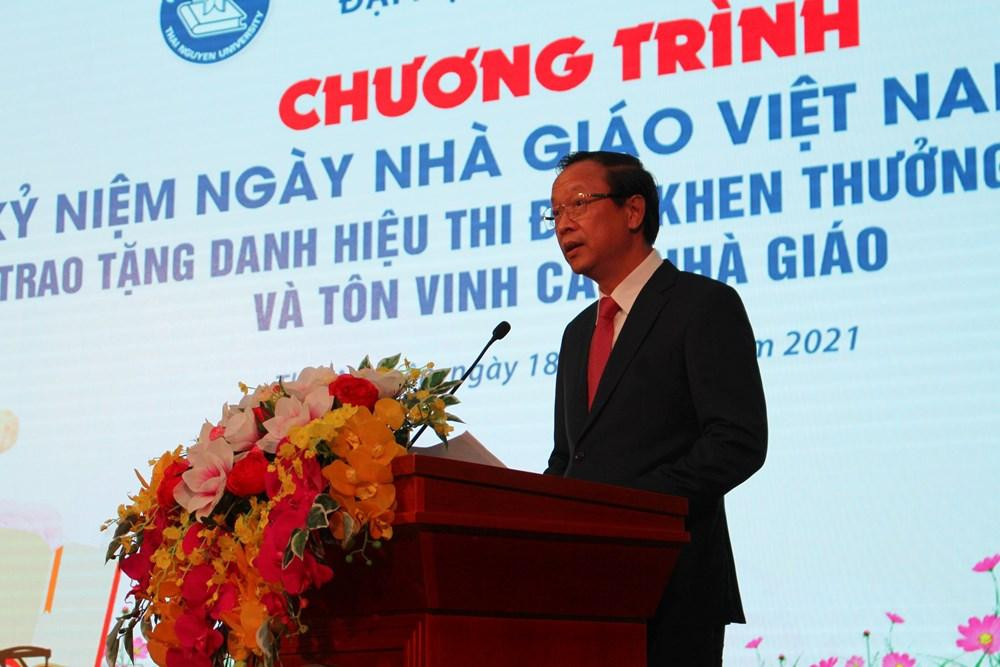 Thứ trưởng Bộ Giáo dục và đào tạo Phạm Ngọc Thưởng phát biểu tại buổi lễ Thứ trưởng Bộ Giáo dục và đào tạo Phạm Ngọc Thưởng phát biểu tại buổi lễ