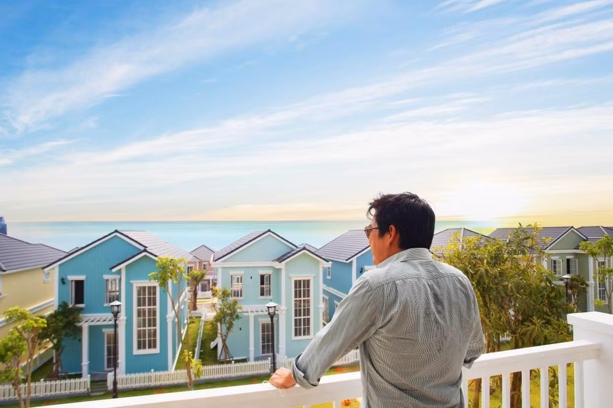 Khách nhận nhà vô cùng ưng ý với tầm nhìn hướng biển đắt giá của các căn second home Florida NovaWorld Phan Thiet. (Ảnh thực tế dự án) Khách nhận nhà vô cùng ưng ý với tầm nhìn hướng biển đắt giá của các căn second home Florida NovaWorld Phan Thiet. (Ảnh thực tế dự án)
