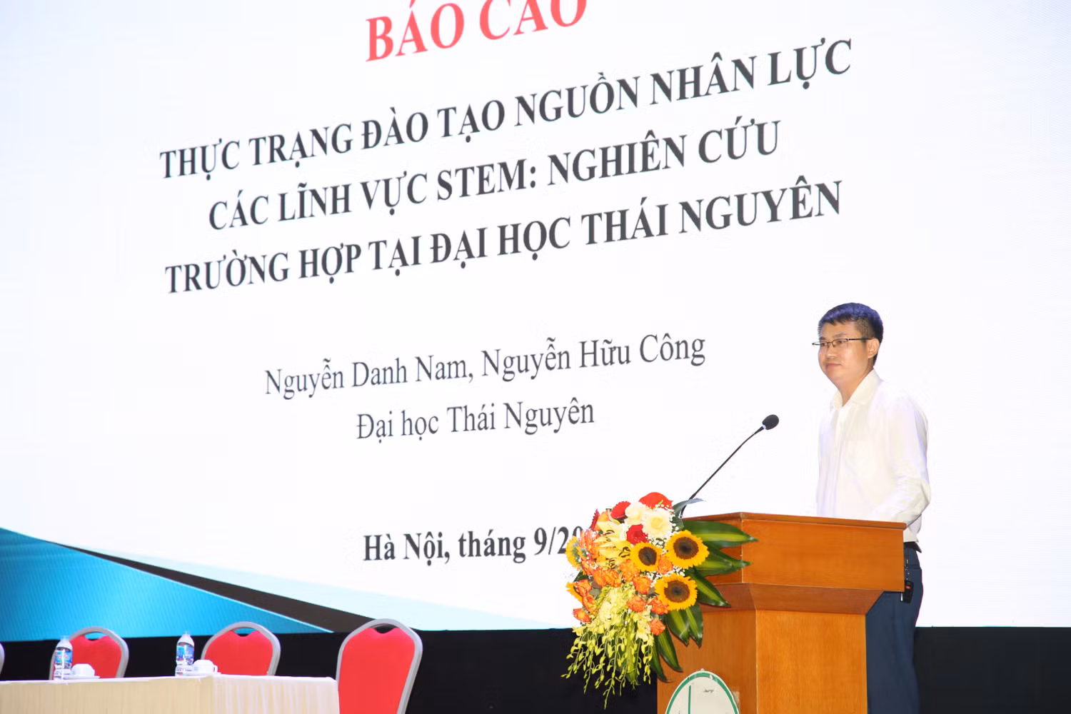 Phó Giáo sư, Tiến sĩ Nguyễn Danh Nam chia sẻ tại Hội thảo. Phó Giáo sư, Tiến sĩ Nguyễn Danh Nam chia sẻ tại Hội thảo.