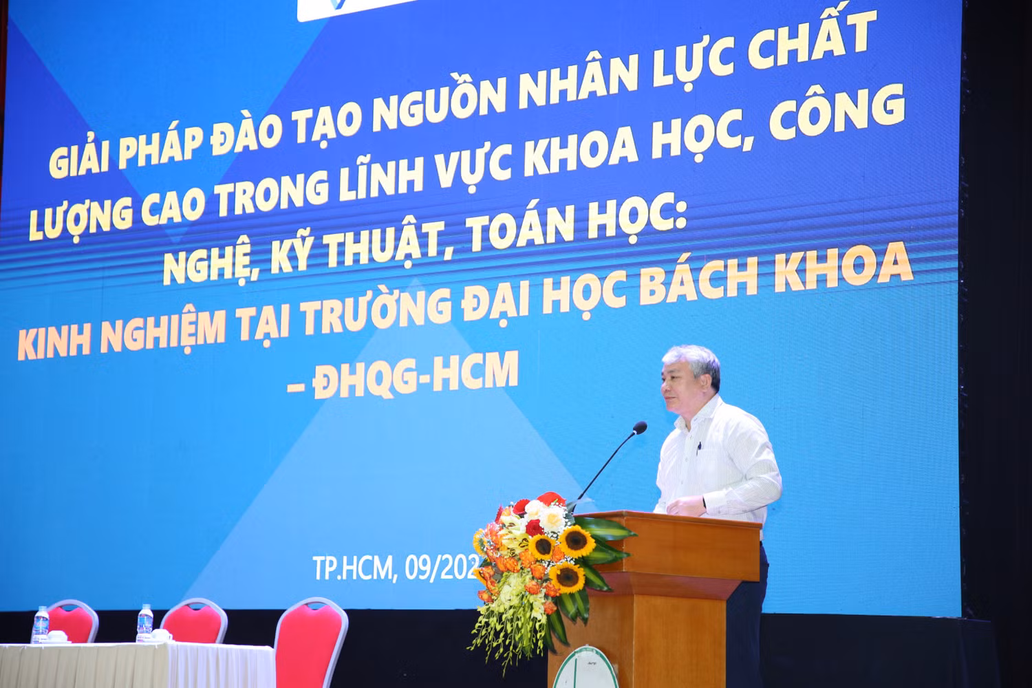 Phó Giáo sư, Tiến sĩ Bùi Hoài Thắng, Trưởng phòng Đào tạo, Trường Đại học Bách khoa - Đại học Quốc gia Thành Phố Hồ Chí Minh. Phó Giáo sư, Tiến sĩ Bùi Hoài Thắng, Trưởng phòng Đào tạo, Trường Đại học Bách khoa - Đại học Quốc gia Thành Phố Hồ Chí Minh.