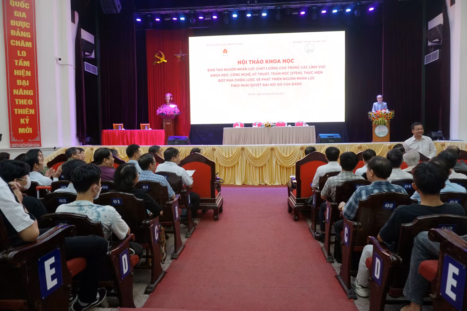 Toàn cảnh Hội thảo khoa học “Đào tạo nguồn nhân lực chất lượng cao trong các lĩnh vực khoa học, công nghệ, kỹ thuật, Toán học, thực hiện đột phá chiến lược về phát triển nguồn nhân lực theo Nghị quyết Đại hội XIII của Đảng”. Toàn cảnh Hội thảo khoa học “Đào tạo nguồn nhân lực chất lượng cao trong các lĩnh vực khoa học, công nghệ, kỹ thuật, Toán học, thực hiện đột phá chiến lược về phát triển nguồn nhân lực theo Nghị quyết Đại hội XIII của Đảng”.