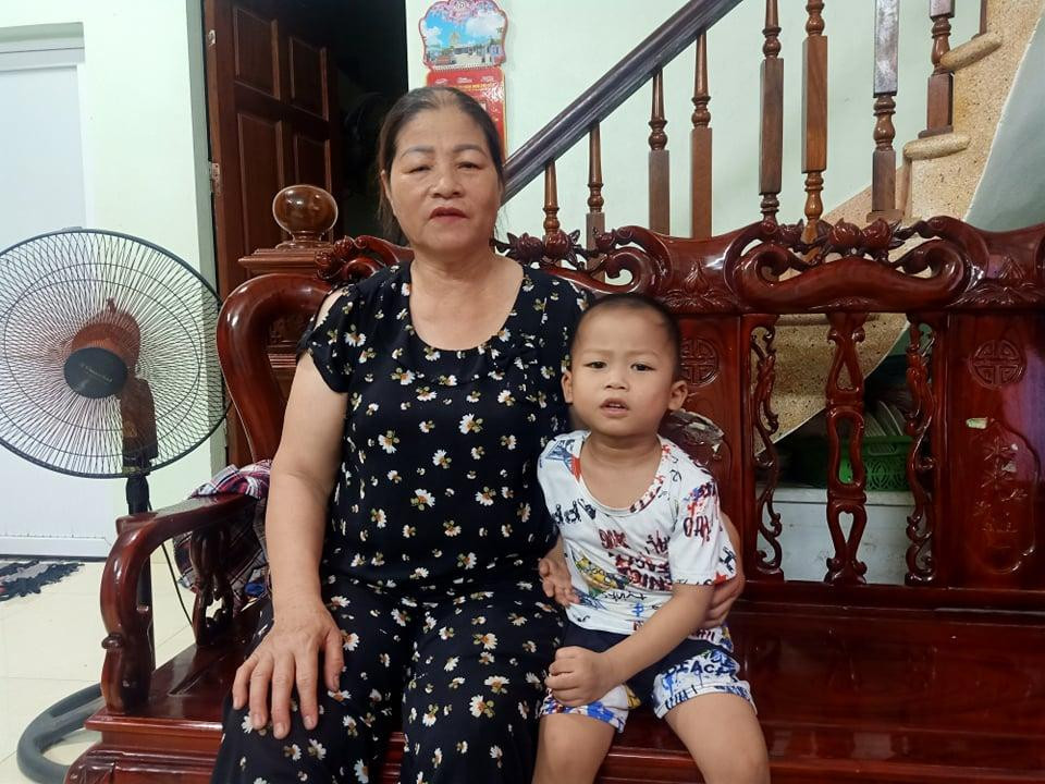 Bà Điểm và con trai chị Thơm. Bà Điểm và con trai chị Thơm.